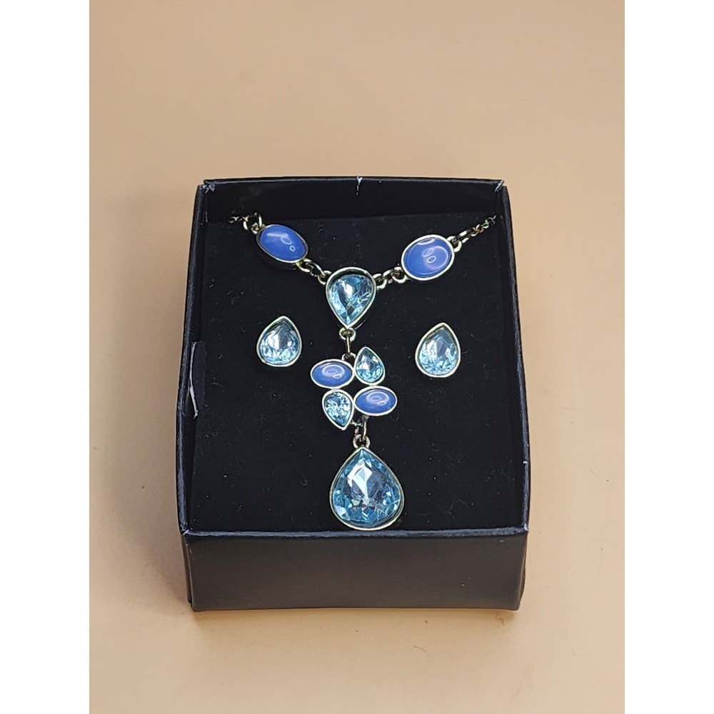 New! SAQ Signed Blue Crystal Gold Tone Necklace‎ Earring & Bracelet Set In Box